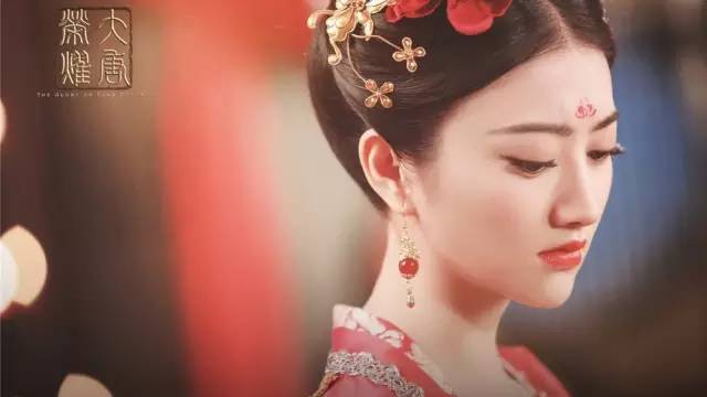 景甜活动照太时尚了美到不行,景甜在娱乐圈的长相