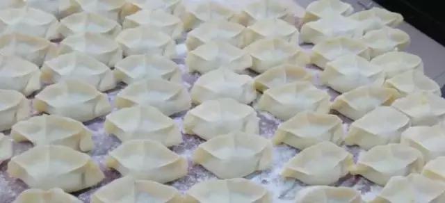 一个老外说要在1年内吃遍中国,结果5年了,还在新乡