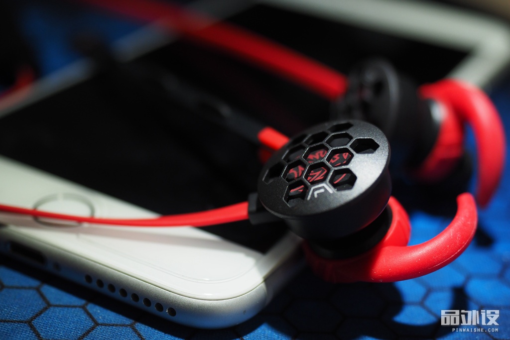 TteSPORTS隐者PRO专业版入耳式游戏耳机评测