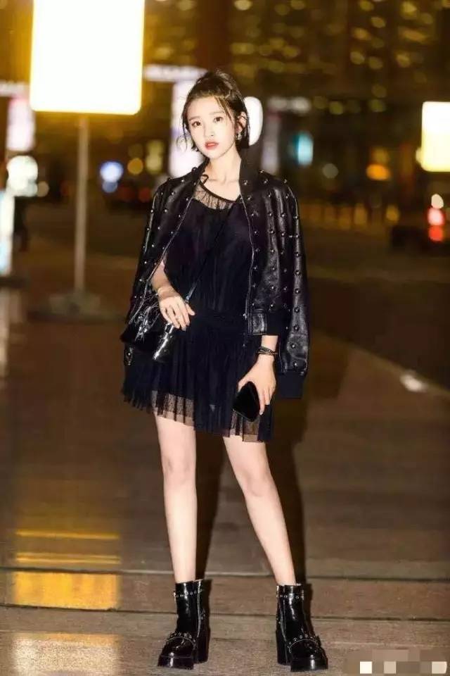 比渔网袜更猎奇的存在，杨幂谢娜领衔“袖套时尚”，前卫还是尴尬？