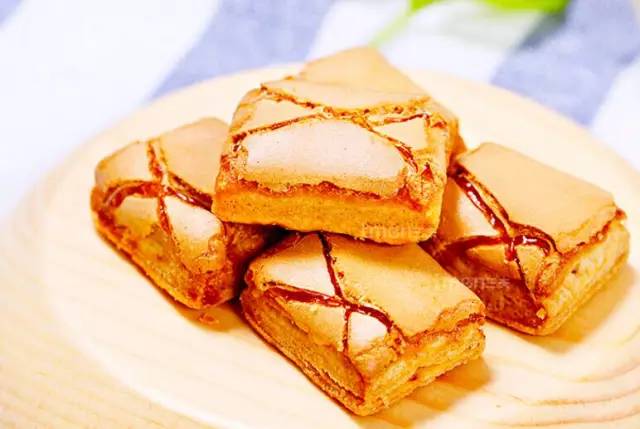 办公室必买零食 (有哪些特别受办公室欢迎的小零食)