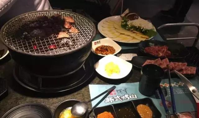 一个老外说要在1年内吃遍中国,结果5年了,还在新乡