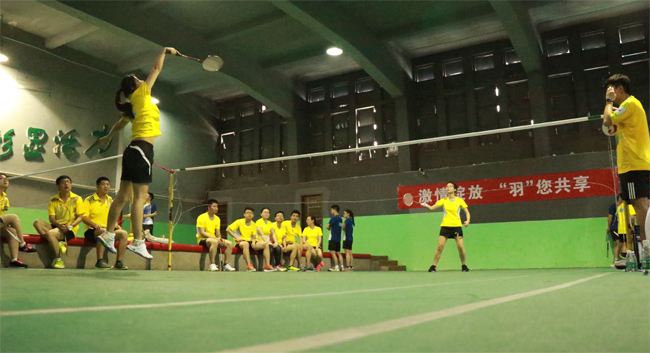 羽毛球大角度变线打法,羽毛球左右横向移动杀球训练