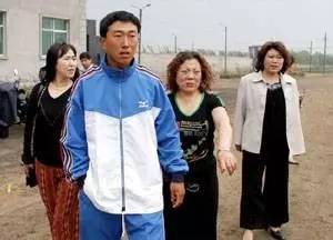 王子一酒瓶子不仅打死了人，也打碎了金德四少的职业足球梦—拾遗2001