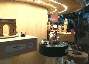 这家店挂着音乐盒的招牌，里面竟然藏着一个免费游乐园？