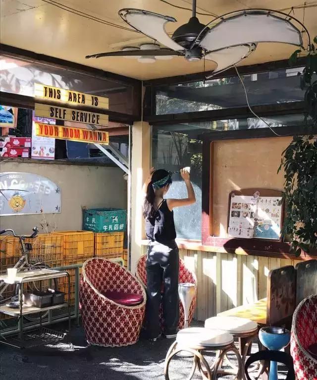 面部表情尴尬僵硬不自然怎么拍照,一拍照肢体就僵硬就尴尬