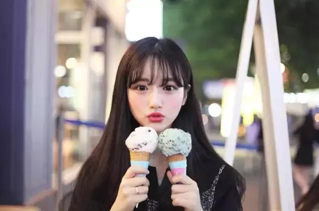 面部表情尴尬僵硬不自然怎么拍照,一拍照肢体就僵硬就尴尬