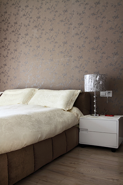 武汉老园艺师只因老伴喜爱花儿,果断把卧室窗台巧变花园式榻榻米!