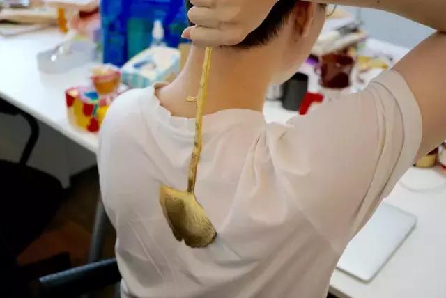 满心欢喜地等了这个快递整整1个月，却在拆开包装的瞬间傻了眼