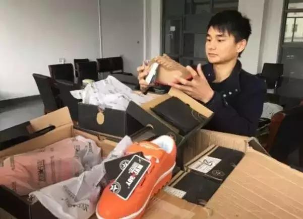 80后夫妻鞋都路艰苦创业：开网店1年内卖鞋3万双