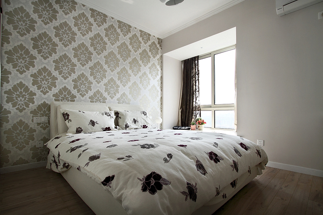 武汉老园艺师只因老伴喜爱花儿,果断把卧室窗台巧变花园式榻榻米!