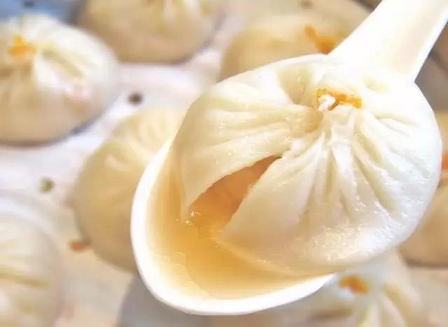 就在一条商业街，4家餐厅上演了各种死法