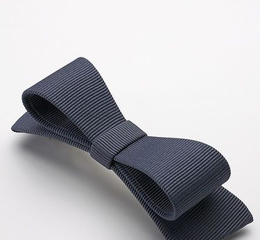 干练简约花苞头扎法教程,长直发凌乱花苞头扎法