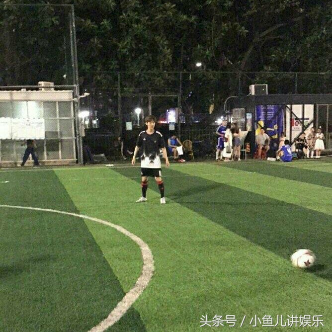 偶遇鹿晗向往的生活,路上偶遇鹿晗来个近距离拍摄