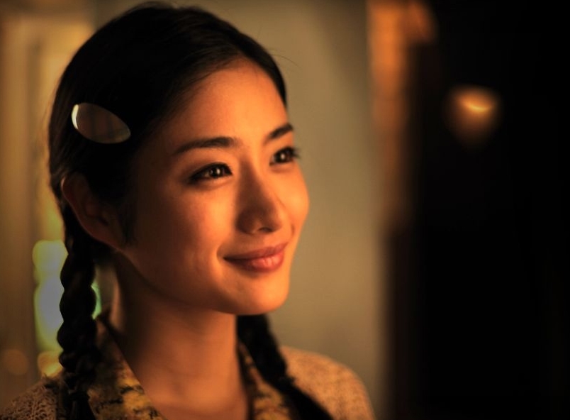 他是“犯桃花”的俊美漫画家，邂逅17岁单纯少女后浪子回头，却因瞥见妻子那一幕，关进“没有女人的地方”