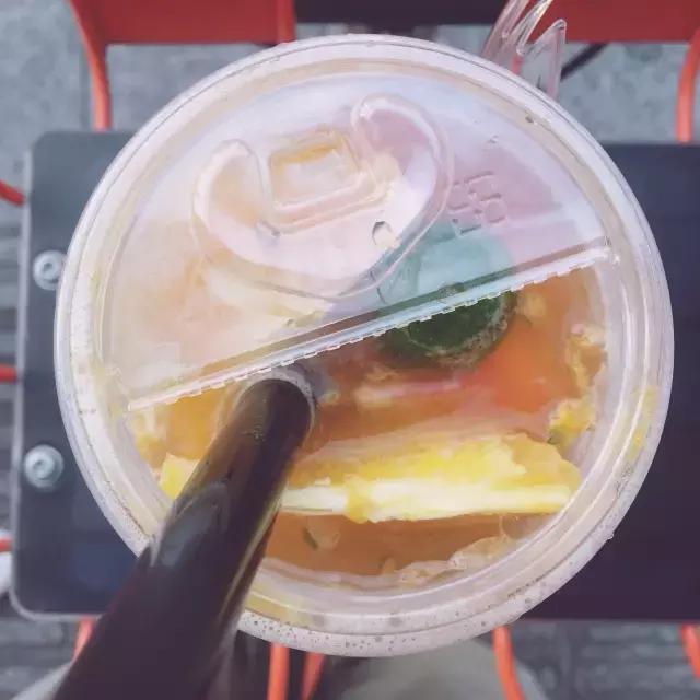 蹦野迪不如吃果盘，如何用20块在上海街头打败妖艳*货贱**？