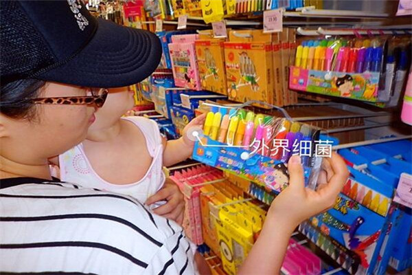 带宝宝出行安全提示,带孩子逛商场安全隐患一定要知道