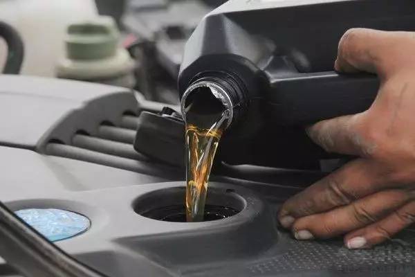 没到保养公里数就提示保养,保养时间到了但是公里数没到