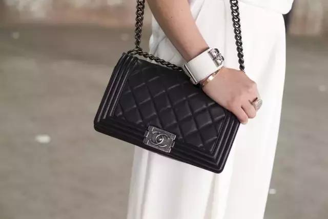 magicking包包怎么辨别真伪,蔻驰京东自营店的包包怎么查真伪