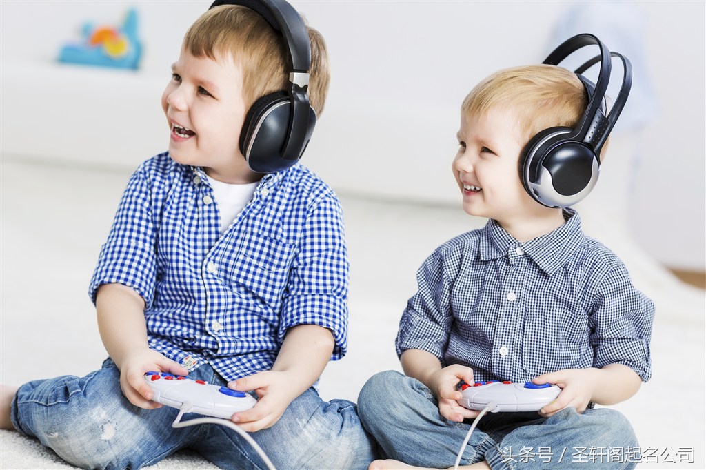 双胞胎女孩小名起名字大全2021,最新的双胞胎宝宝起名大全