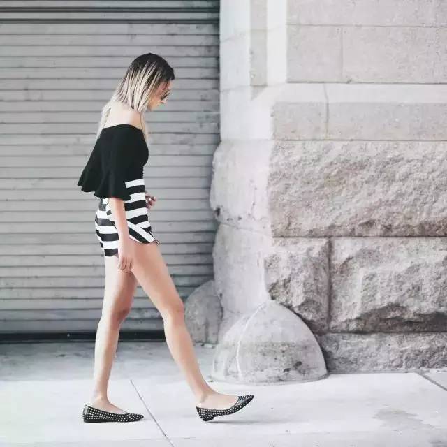 凉鞋绕腿绑带方法,凉鞋如何绑带缠腿