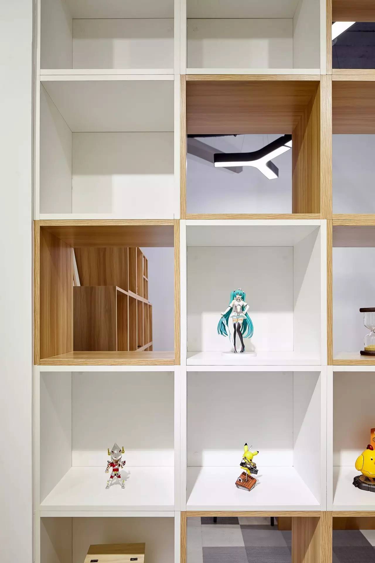 爱情公寓里面的角色都是什么工作,爱情公寓主角的工作到底是什么