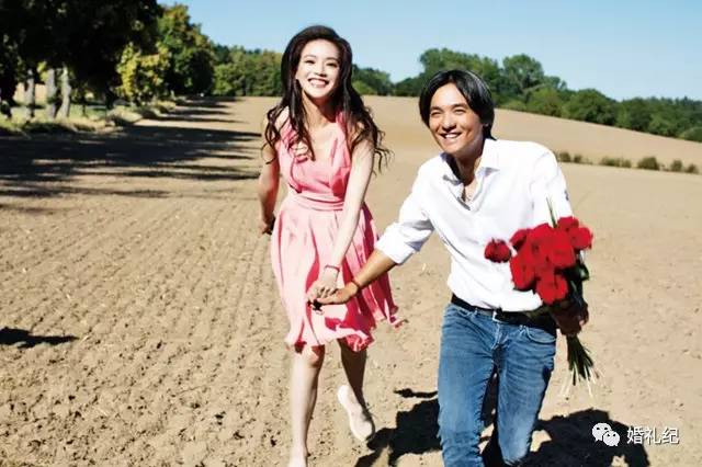 摄影师亲手教新人摆婚纱照造型,6种必拍的婚纱照风格