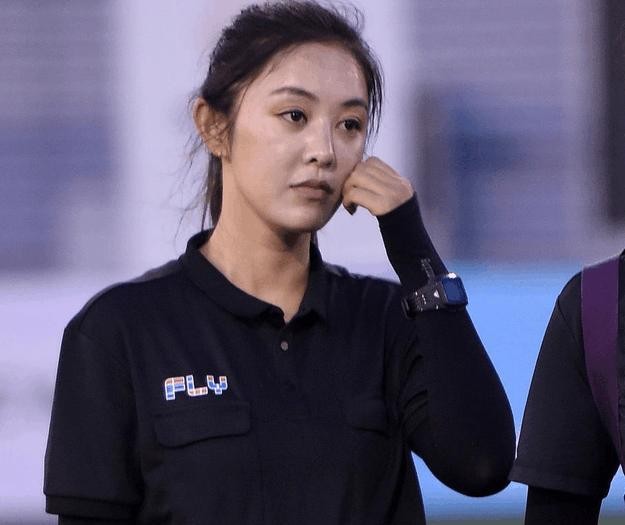 中超裁判摔倒,怎么在中超当裁判