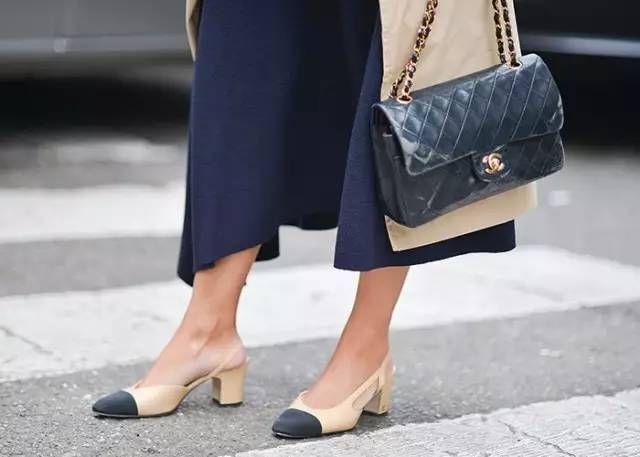 这双鞋也太好看了复古百搭又亮眼,这双鞋真的很好搭配秋冬