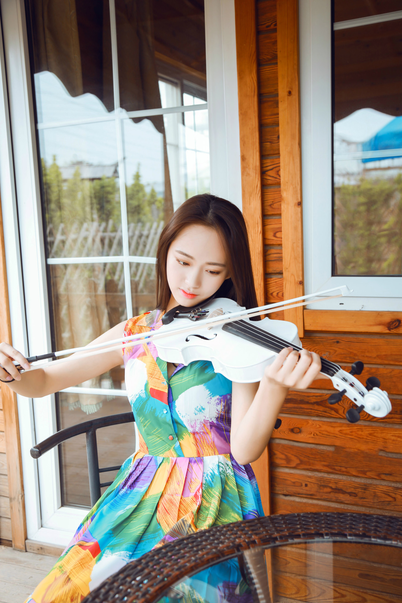 围屋里的小姑娘,木屋里的小姑娘