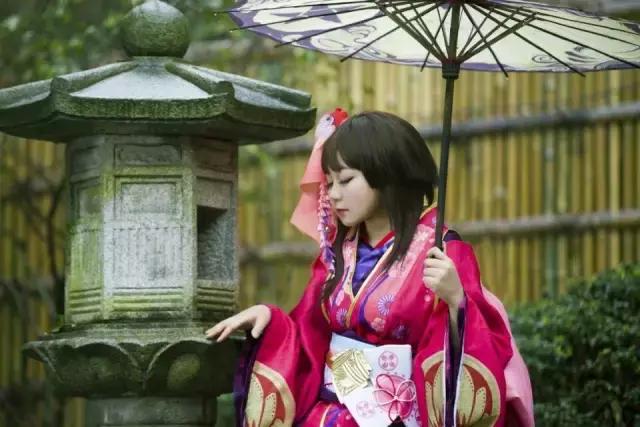 阴阳师神乐皮肤绯月蝶影,阴阳师神乐和银魂神乐