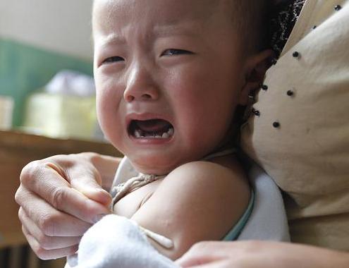 9个月宝宝打麻风疫苗后起红点,9个月宝宝打麻风疫苗发烧起红点