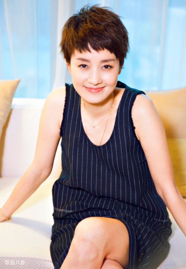 袁泉谈马伊琍是一个什么样的女人,马伊琍和袁泉出席活动长发已及肩