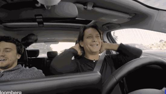 奥迪要把前挡风玻璃做成看片儿神器,老司机们上车不?