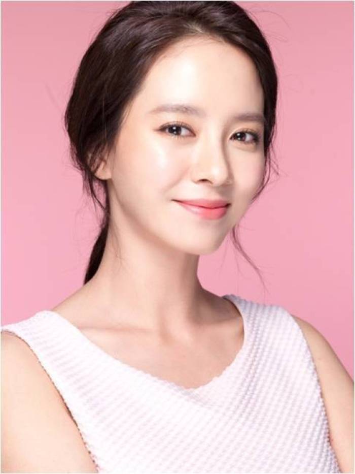 华妃蒋欣妆容遭吐槽,皮肤过敏就只能素颜吗