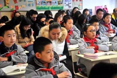 学校中的战斗机,小学课本上的隐形战斗机