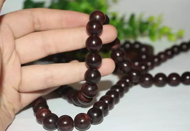 小叶紫檀不小心沾了酒精怎么办,小叶紫檀掉水里怎么处理