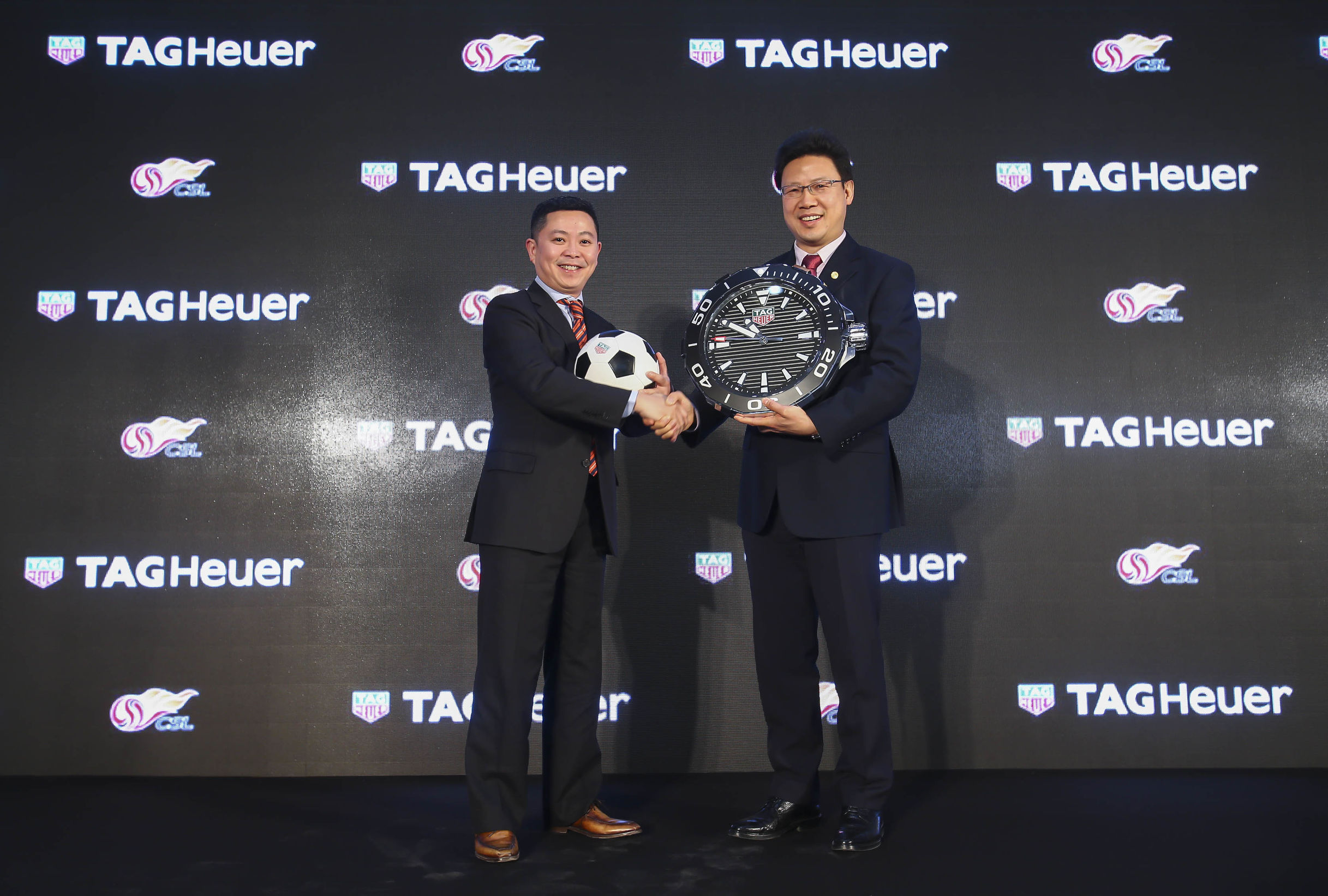 泰格豪雅高颜值精钢腕表火热来袭,泰格豪雅竞潜中超款机芯