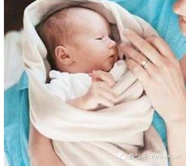 宝宝从妈妈肚子里生出来有多痛,宝宝从产道里出来更聪明吗