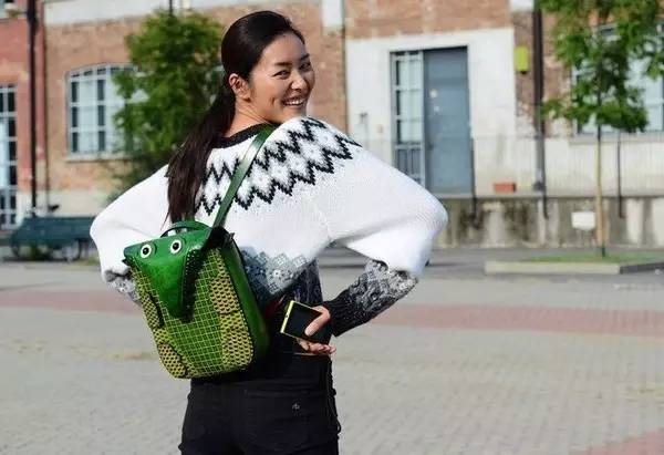 杨幂米兰包包,杨幂时尚包