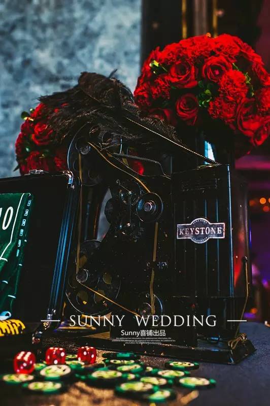 来一场轰轰烈烈的婚礼,来一场特别的订婚宴