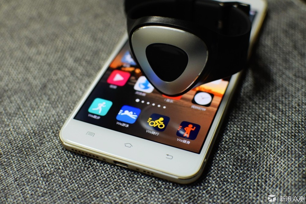 可穿戴产品智能手环两款,小米手环智能穿戴