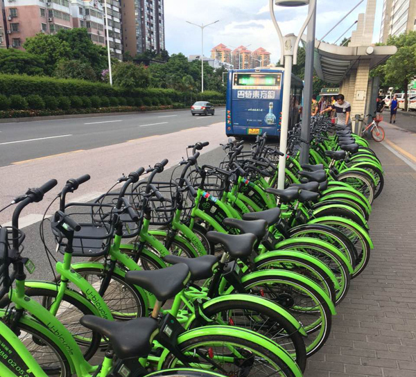 晚高峰交通拥堵管制图片,差半个小时到禁行时段路上又堵车