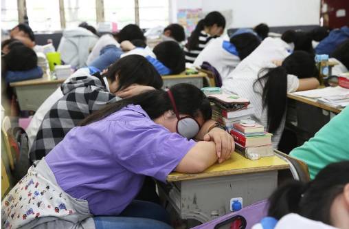 「节目互动」中学要求学生开学自备iPad：出于教学需要！