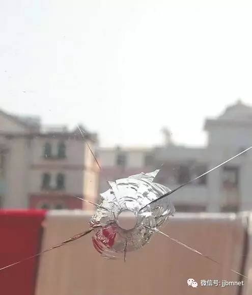 泉州:17岁女孩将救生圈扔岸边不慎溺亡/晋江一老汉连砸8辆车/泉州一女大学生被骗21万