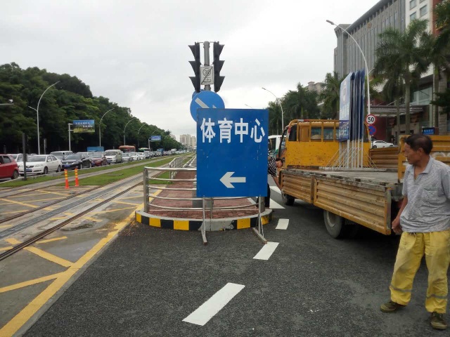 晚高峰交通拥堵管制图片,差半个小时到禁行时段路上又堵车