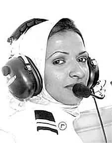 在伊朗穿短裙会怎样,沙特女性着装