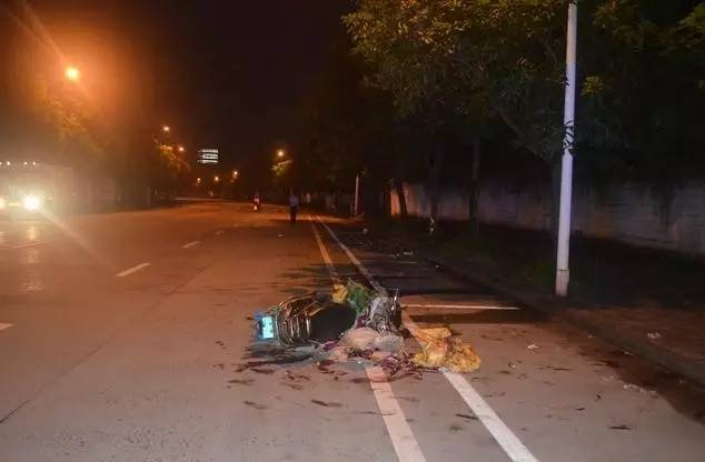 广西玉林男子酒后撞人,男子驾车打瞌睡撞上护栏