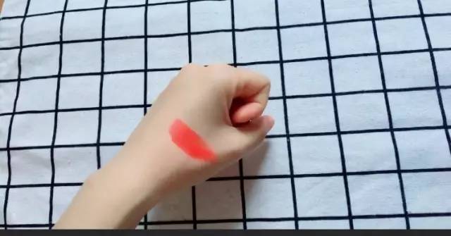 夏日必备元气口红,夏日必备的口红