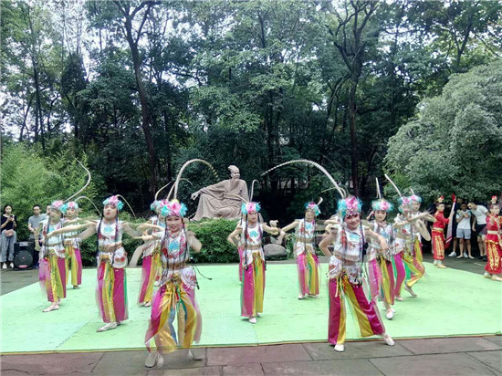 鍥介檯鍙嬪煄鏂囧寲浜ゆ祦,鍥介檯鍙嬪ソ鍩庡競闈掑皯骞磋冻鐞冭禌